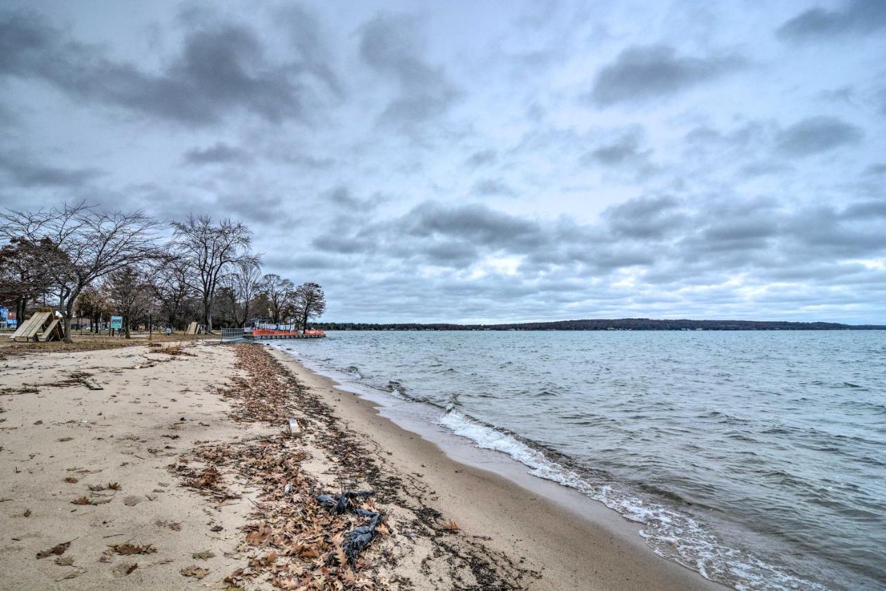 Modern Traverse City Condo About 1 Mi To Bay! Exterior photo